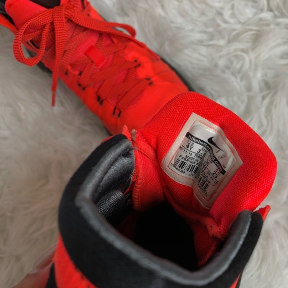 Nike - Picture 4 of 7